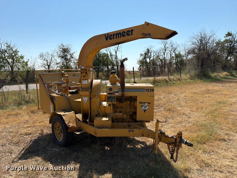 image for item EX4147 1995 Vermeer BC1230 wood chipper