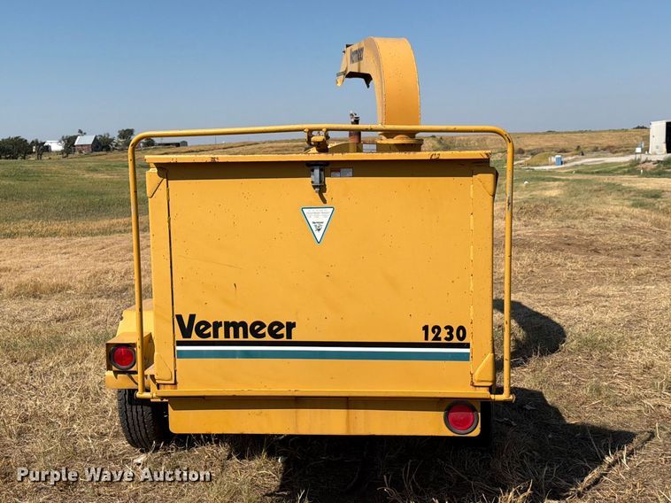 image for item EX4147 1995 Vermeer BC1230 wood chipper