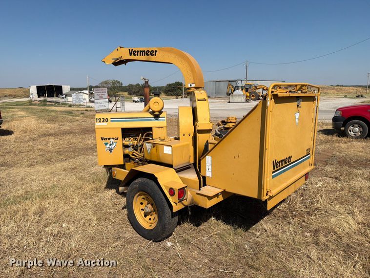 image for item EX4147 1995 Vermeer BC1230 wood chipper