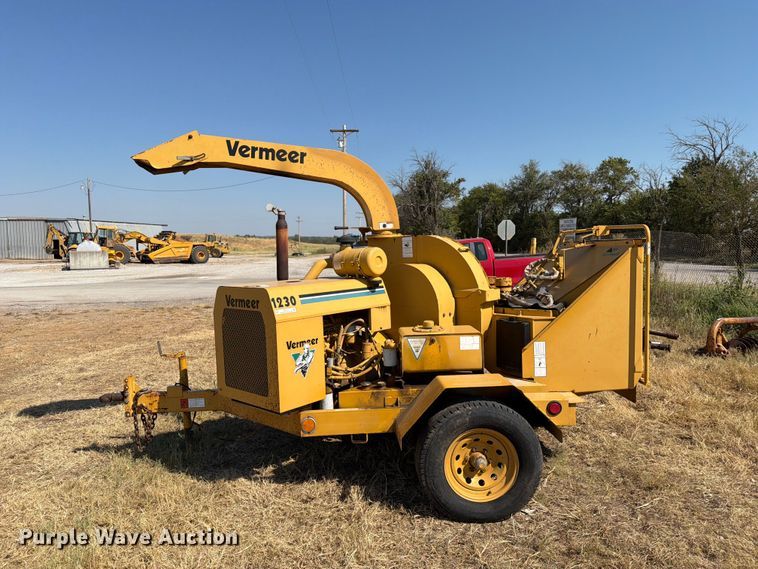 image for item EX4147 1995 Vermeer BC1230 wood chipper