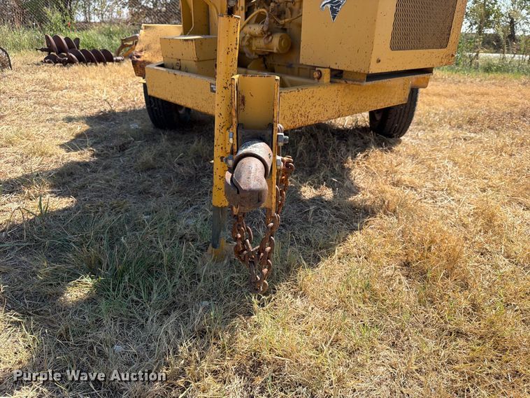 image for item EX4147 1995 Vermeer BC1230 wood chipper