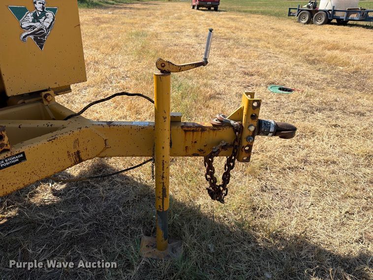 image for item EX4147 1995 Vermeer BC1230 wood chipper