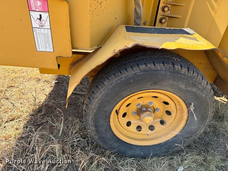 image for item EX4147 1995 Vermeer BC1230 wood chipper