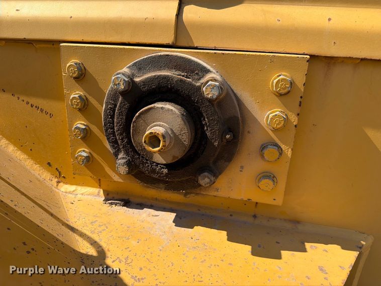 image for item EX4147 1995 Vermeer BC1230 wood chipper