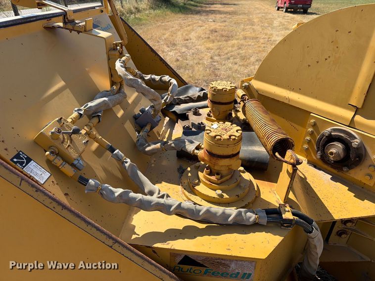 image for item EX4147 1995 Vermeer BC1230 wood chipper