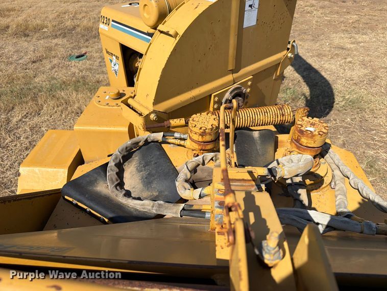 image for item EX4147 1995 Vermeer BC1230 wood chipper
