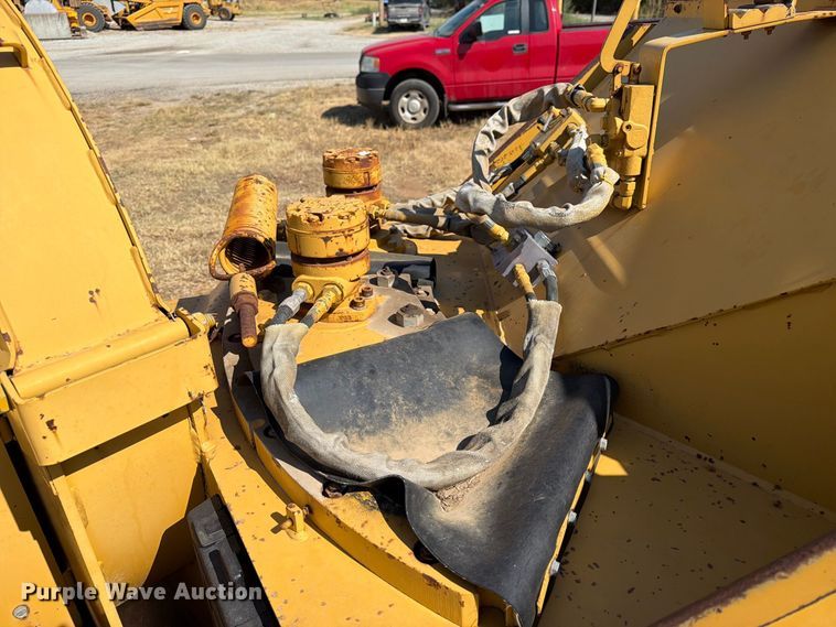 image for item EX4147 1995 Vermeer BC1230 wood chipper