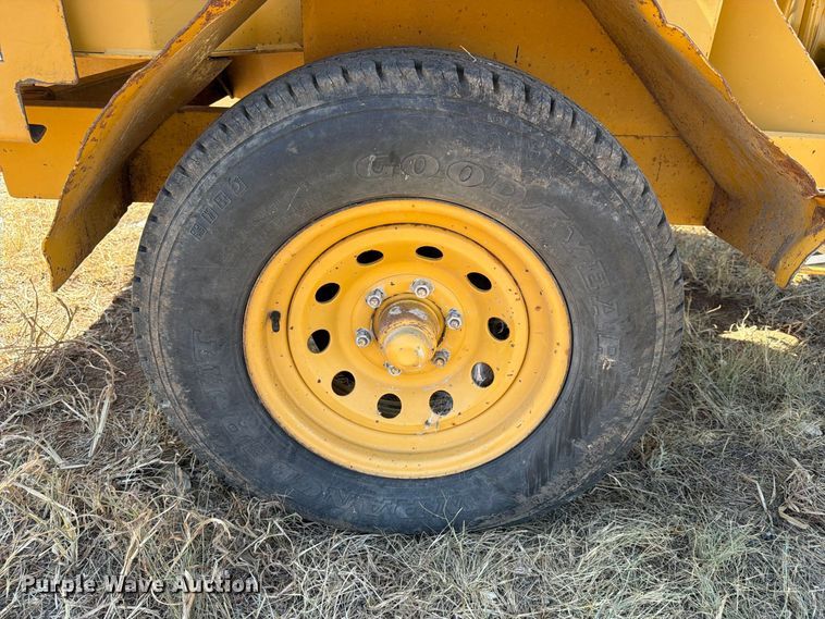 image for item EX4147 1995 Vermeer BC1230 wood chipper