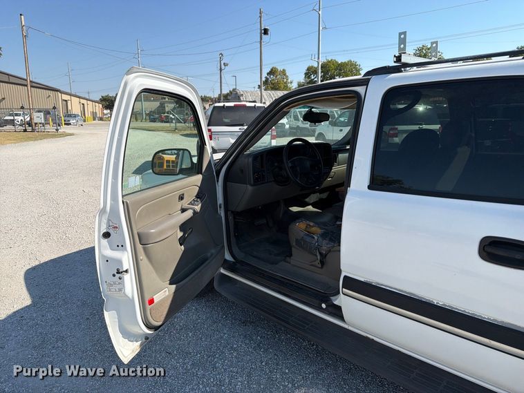 image for item EX4157 2005 Chevrolet Suburban 1500 SUV
