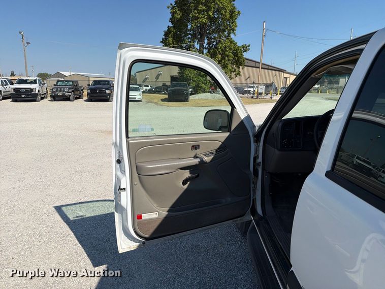 image for item EX4157 2005 Chevrolet Suburban 1500 SUV
