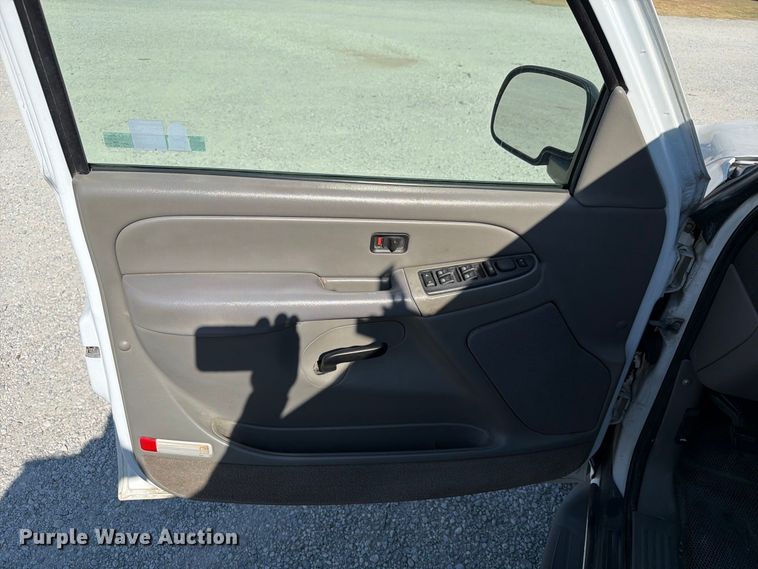 image for item EX4157 2005 Chevrolet Suburban 1500 SUV