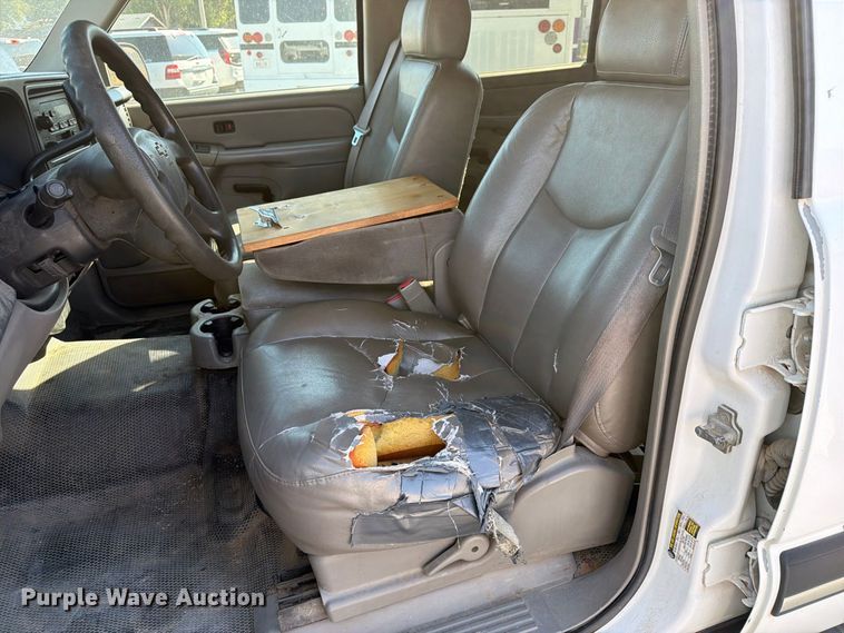 image for item EX4157 2005 Chevrolet Suburban 1500 SUV