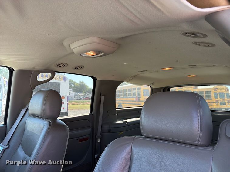 image for item EX4157 2005 Chevrolet Suburban 1500 SUV