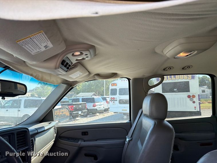 image for item EX4157 2005 Chevrolet Suburban 1500 SUV