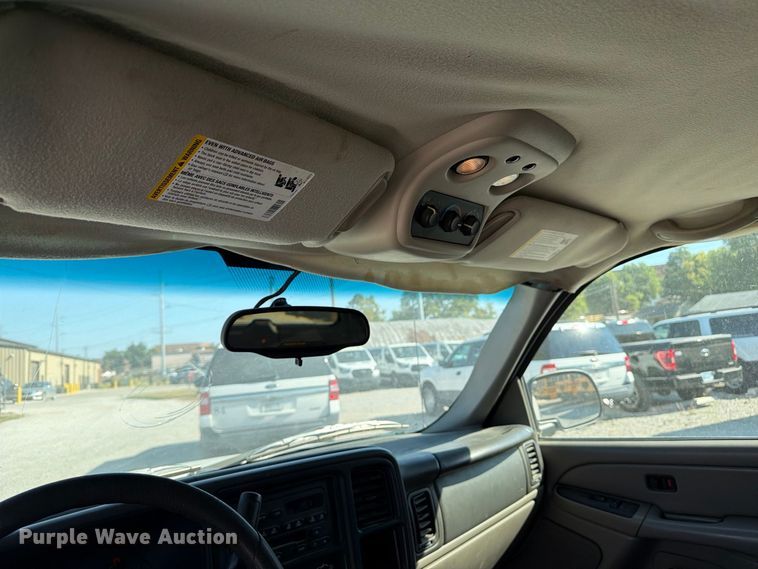 image for item EX4157 2005 Chevrolet Suburban 1500 SUV