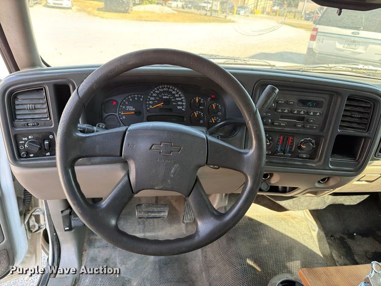 image for item EX4157 2005 Chevrolet Suburban 1500 SUV