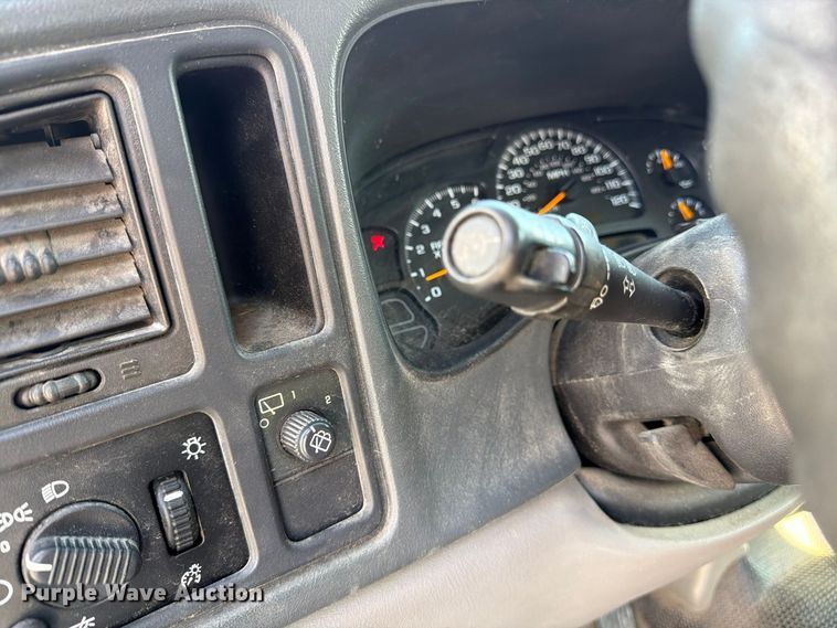 image for item EX4157 2005 Chevrolet Suburban 1500 SUV