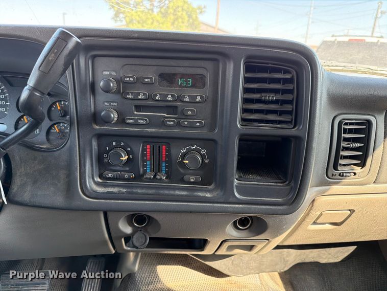 image for item EX4157 2005 Chevrolet Suburban 1500 SUV