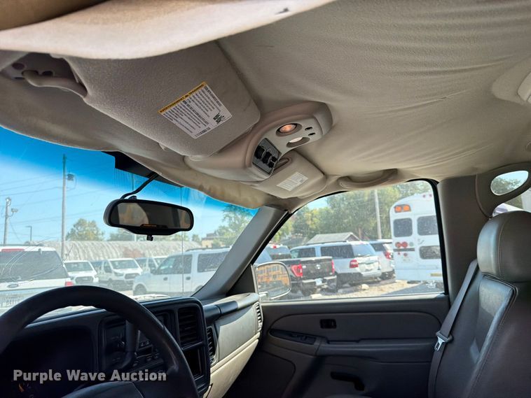 image for item EX4157 2005 Chevrolet Suburban 1500 SUV