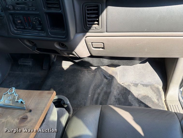 image for item EX4157 2005 Chevrolet Suburban 1500 SUV