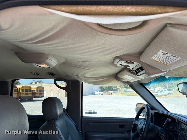 image for item EX4157 2005 Chevrolet Suburban 1500 SUV