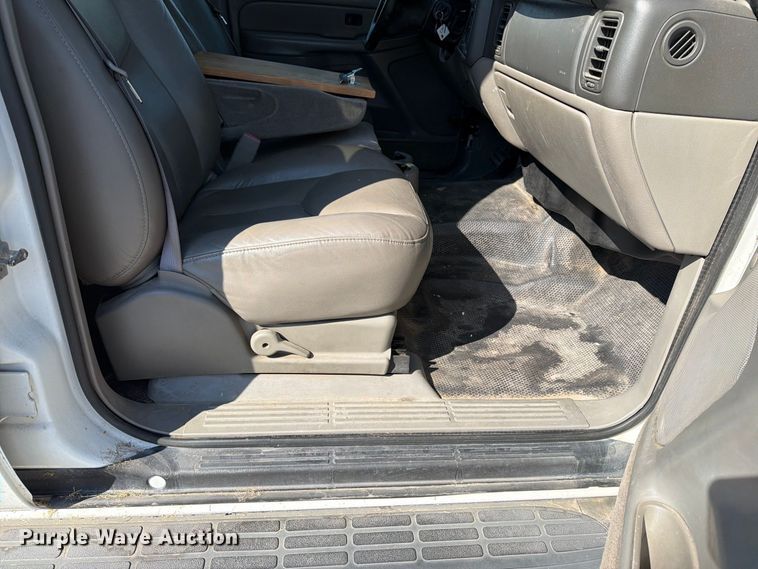 image for item EX4157 2005 Chevrolet Suburban 1500 SUV