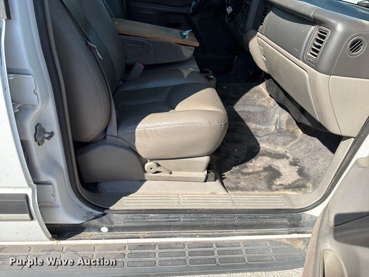 image for item EX4157 2005 Chevrolet Suburban 1500 SUV