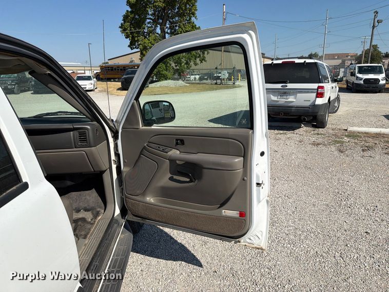 image for item EX4157 2005 Chevrolet Suburban 1500 SUV
