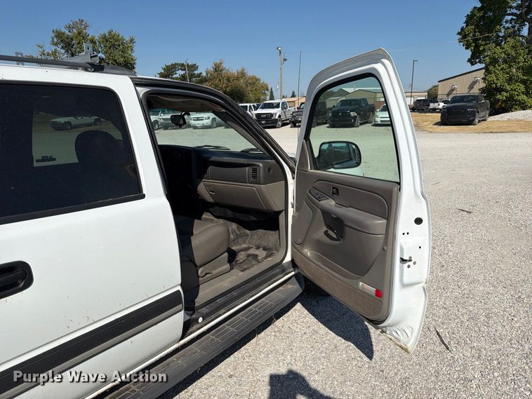 image for item EX4157 2005 Chevrolet Suburban 1500 SUV
