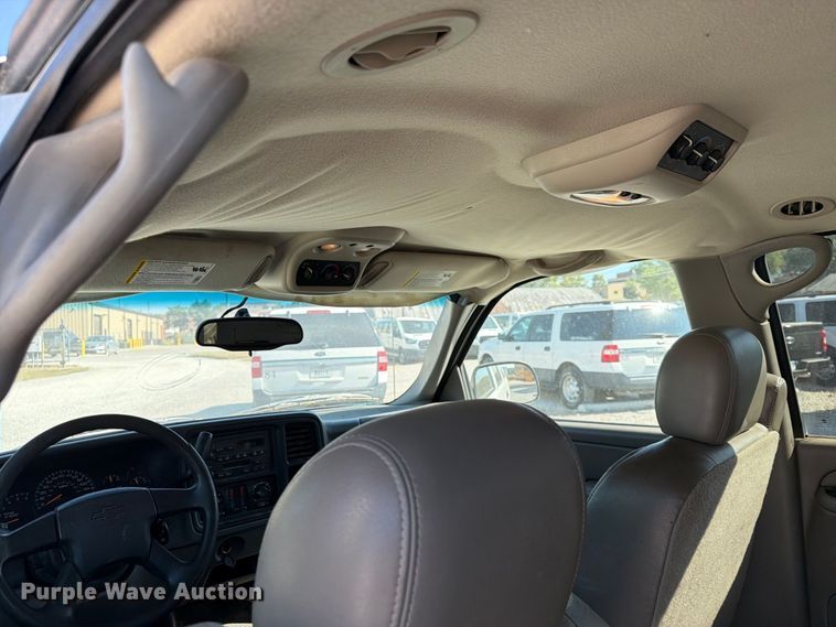 image for item EX4157 2005 Chevrolet Suburban 1500 SUV