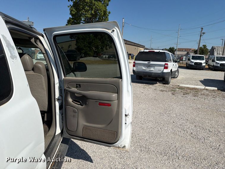 image for item EX4157 2005 Chevrolet Suburban 1500 SUV