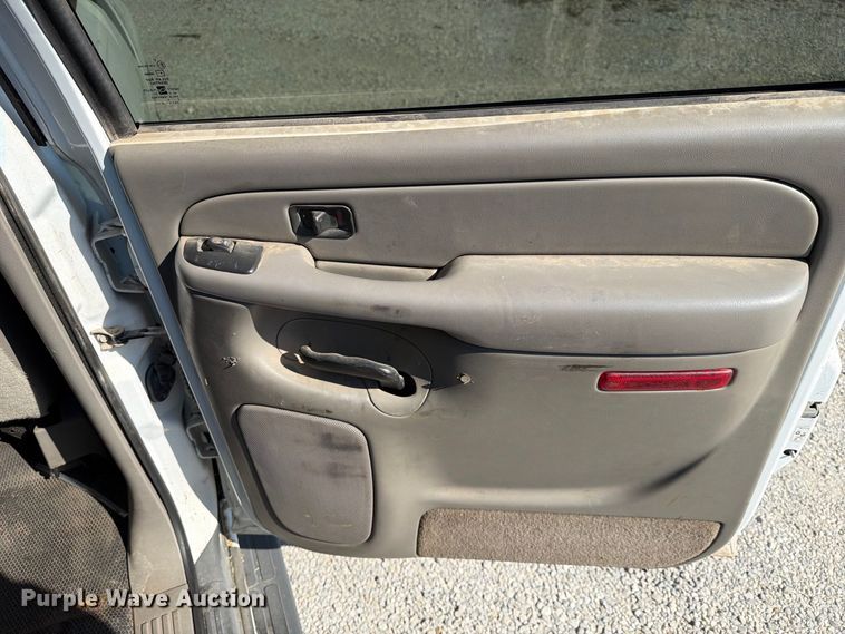 image for item EX4157 2005 Chevrolet Suburban 1500 SUV