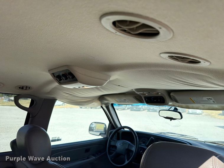 image for item EX4157 2005 Chevrolet Suburban 1500 SUV