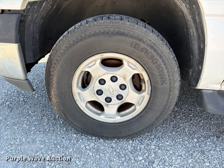 image for item EX4157 2005 Chevrolet Suburban 1500 SUV