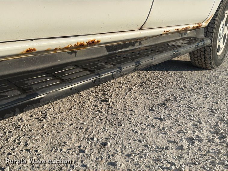 image for item EX4159 2004 Chevrolet Suburban 1500  SUV