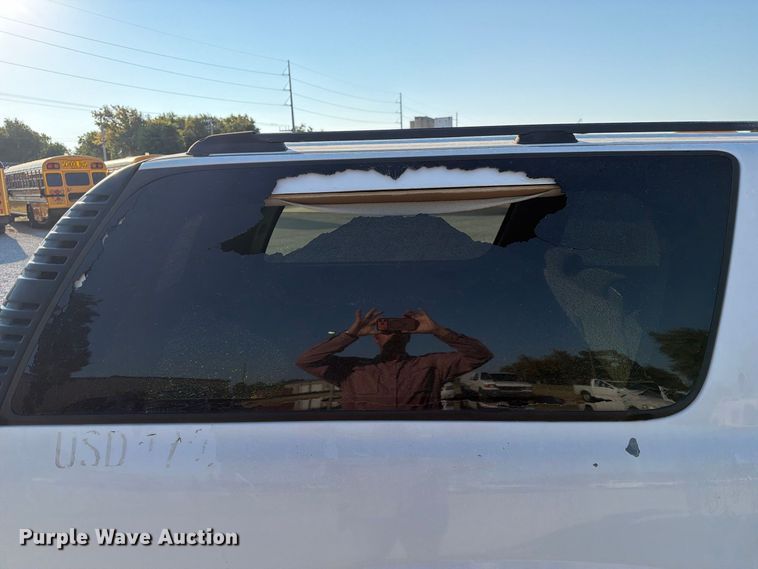 image for item EX4159 2004 Chevrolet Suburban 1500  SUV