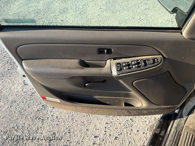image for item EX4159 2004 Chevrolet Suburban 1500  SUV