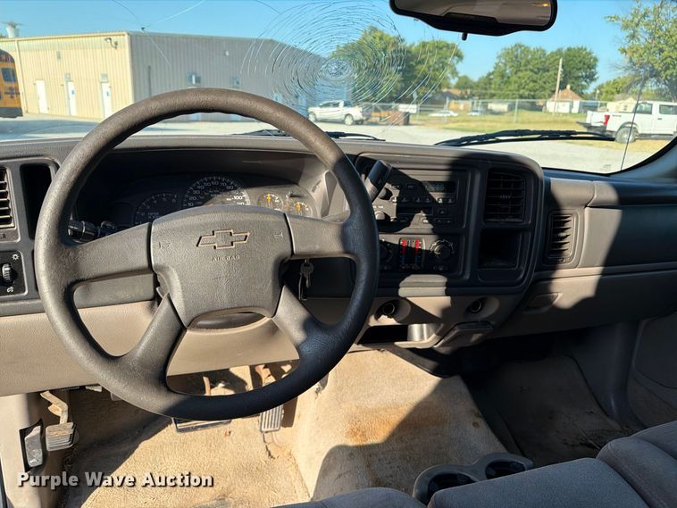 image for item EX4159 2004 Chevrolet Suburban 1500  SUV