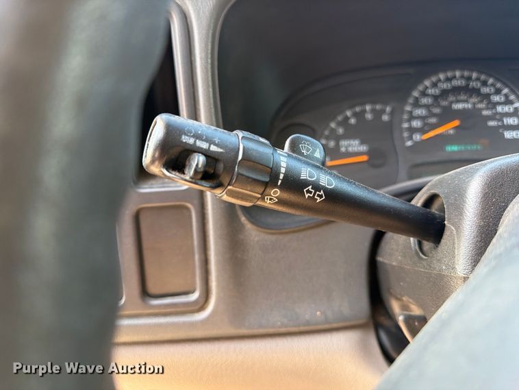 image for item EX4159 2004 Chevrolet Suburban 1500  SUV