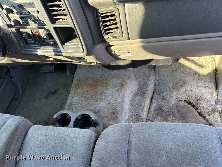 image for item EX4159 2004 Chevrolet Suburban 1500  SUV