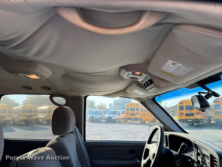 image for item EX4159 2004 Chevrolet Suburban 1500  SUV