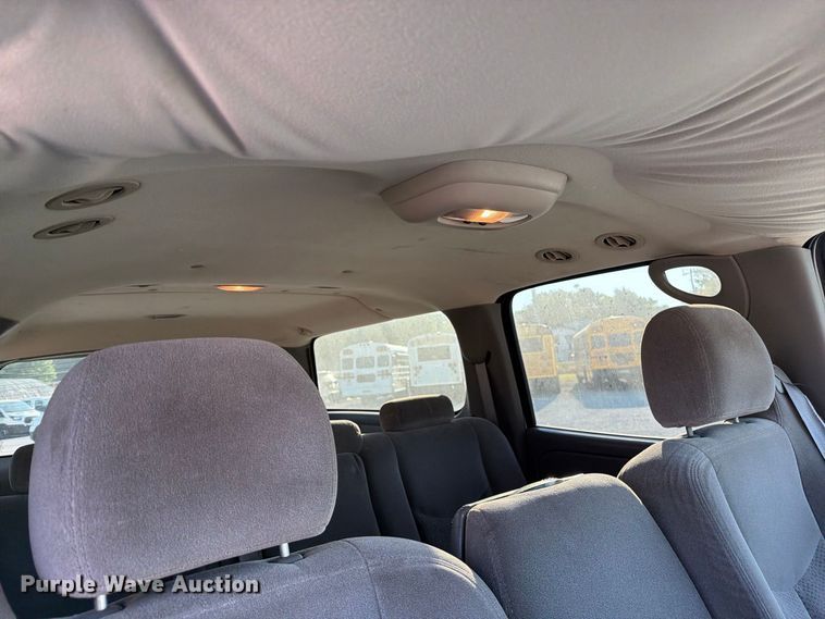 image for item EX4159 2004 Chevrolet Suburban 1500  SUV