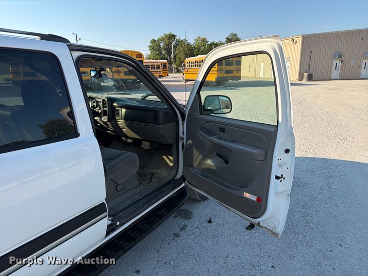 image for item EX4159 2004 Chevrolet Suburban 1500  SUV