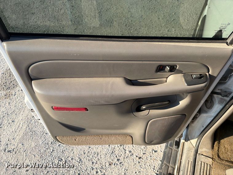 image for item EX4159 2004 Chevrolet Suburban 1500  SUV