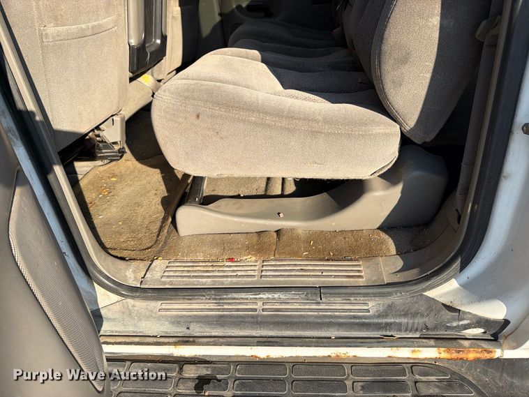 image for item EX4159 2004 Chevrolet Suburban 1500  SUV
