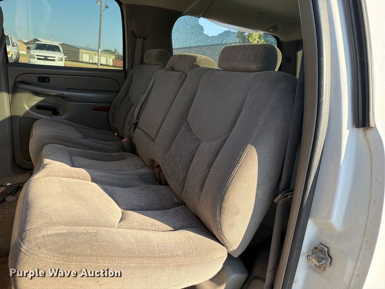 image for item EX4159 2004 Chevrolet Suburban 1500  SUV