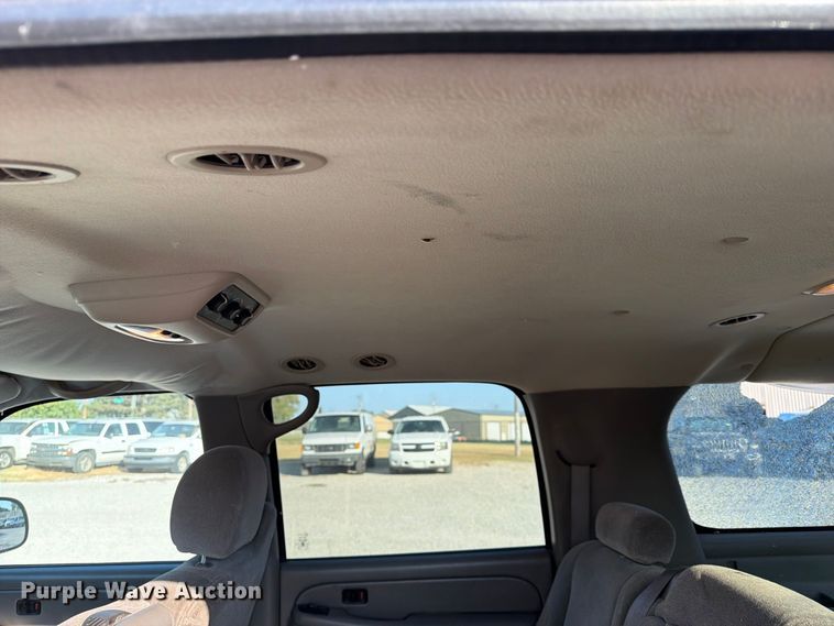 image for item EX4159 2004 Chevrolet Suburban 1500  SUV