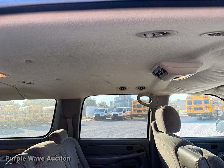 image for item EX4159 2004 Chevrolet Suburban 1500  SUV
