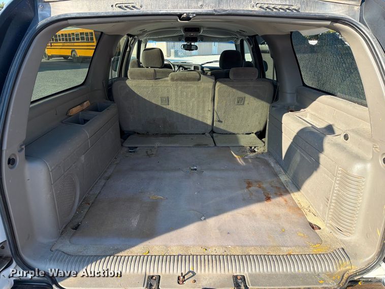 image for item EX4159 2004 Chevrolet Suburban 1500  SUV