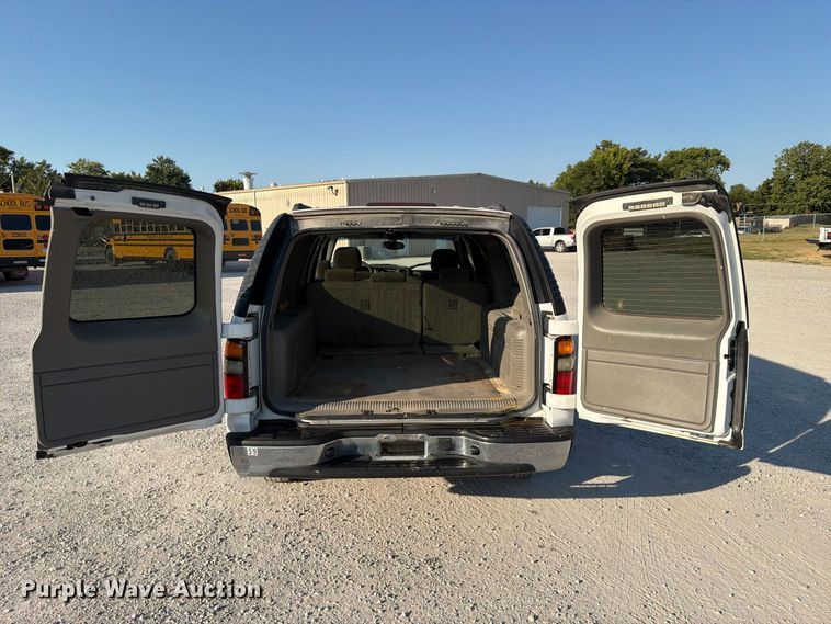 image for item EX4159 2004 Chevrolet Suburban 1500  SUV